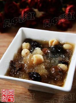 桂圆红枣银耳羹