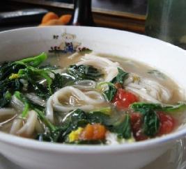 野菜热汤面