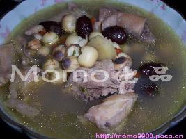 鲜莲子红枣杞子煲鸡
