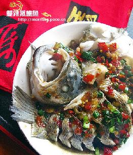 双辣蒸鲈鱼