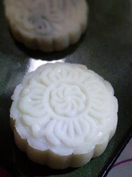红豆沙冰皮月饼