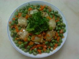 排骨焖豌豆红萝卜
