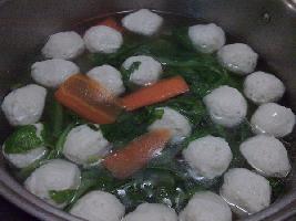 茼蒿鱼丸汤