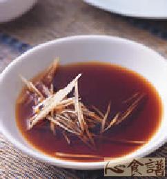 小笼包沾酱