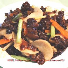 腊肉杏鲍菇炒木耳