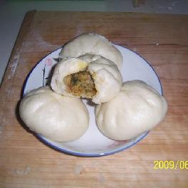 芹菜叶胡萝卜肉馅包子