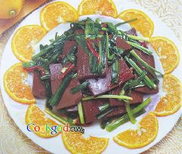 韭菜炒鸭血