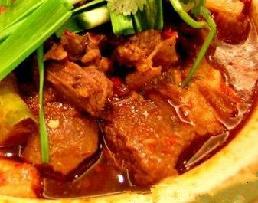 红焖羊肉煲