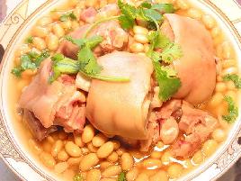 黄豆炖猪脚