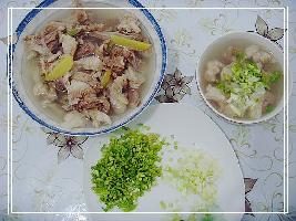 清炖羊肉汤 。