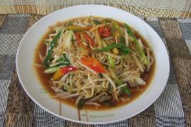 速炒青葱辣椒绿豆芽。