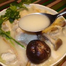 鲈鱼豆浆菌菇煲