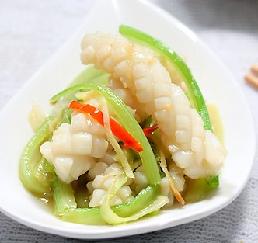 西芹鱿鱼卷