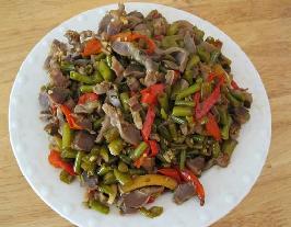 酸豆角炒鸡胗