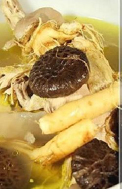人参冬菇炖鸡汤