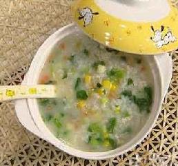 宝宝美食：菠菜蛋黄粥