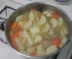芋艿山药胡萝卜竹笋肉骨头汤