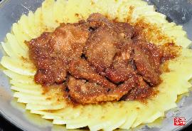 土豆粉蒸肉