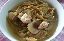 黄花菜山楂煲猪瘦肉