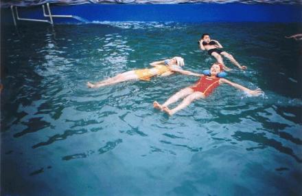 郑州马拉湾死海漂浮