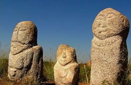 阿勒泰草原石人