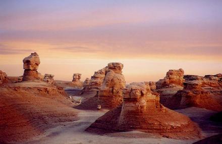 巴音郭楞雅丹奇观