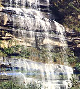 信阳九龙潭瀑布