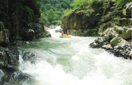 湖州藏龙百瀑漂流