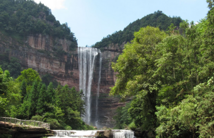 重庆望乡台瀑布
