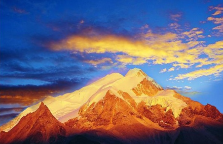 甘孜州格聂神山