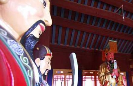 拉萨磨磐山关帝庙