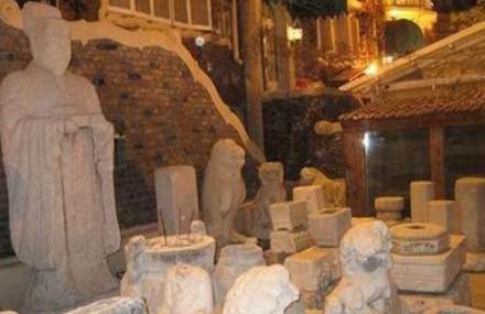 天津宋代汉白玉文官石像