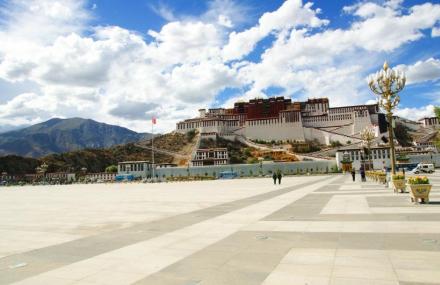 拉萨布达拉宫广场