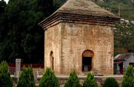 红河西龙潭三教殿