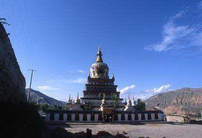 黄南郭么日佛塔