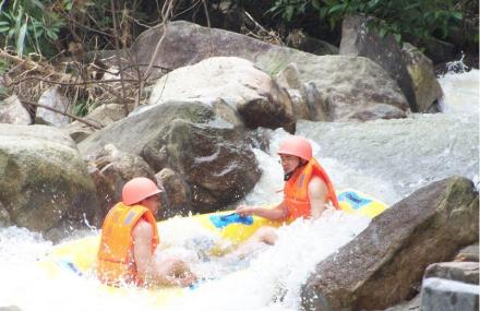 广州从化森林瀑布谷漂流