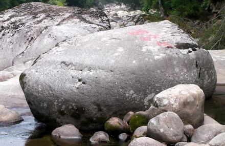 玉树通天河晒经台