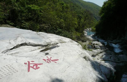 九江碧龙潭冰川石大峡谷漂流