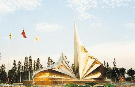 佛山并蒂莲雕塑广场