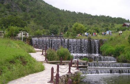 丽江神龙三叠水