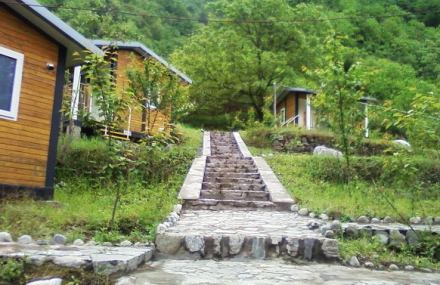 安康秦岭峡谷漂流