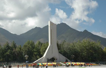 拉萨达扎路恭纪功碑