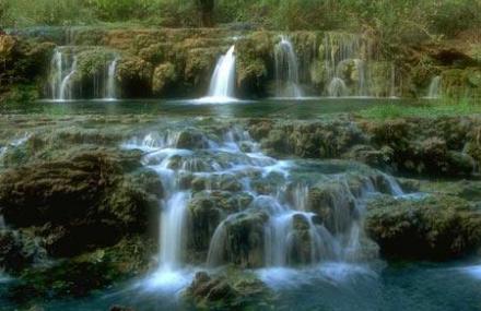 安顺银链坠潭瀑布