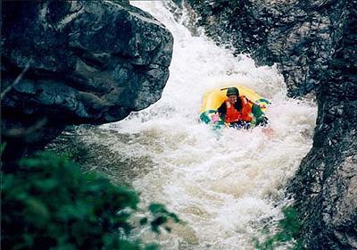 韶关必背峡谷漂流