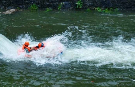 哈尔滨磨盘山漂流