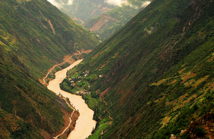 迪庆澜沧江大峡谷