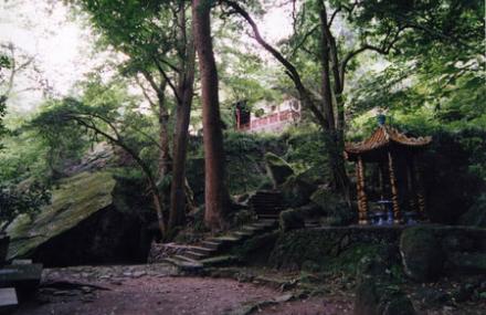 丽水青田封门石古洞