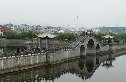 杭州桐君山七里扬帆