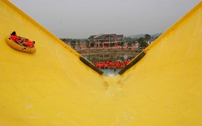 郑州阿酋湾高空快速滑水道
