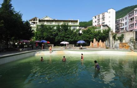 重庆光中温泉山庄